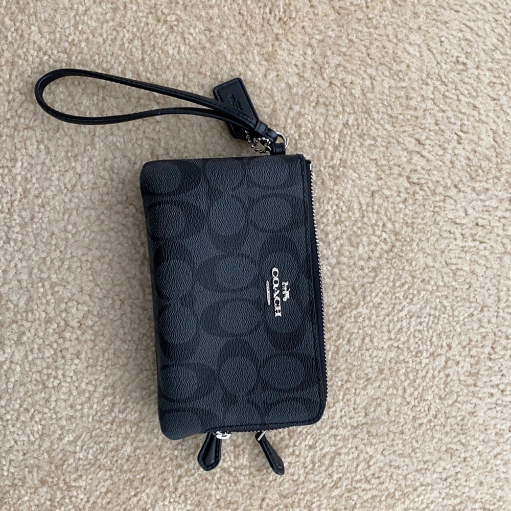 Black Double Corner Zipper Wristlet